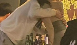 安徽酒吧吃瓜事件视频,一场引发热议的冲突瞬间