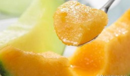 新疆吐鲁番吃哈密瓜视频,甜蜜滋味尽在眼前