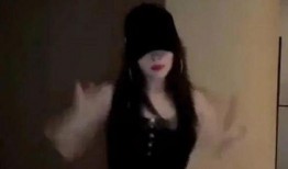 吃瓜群众吃皮裤视频播放,皮裤视频播放引发全网狂欢