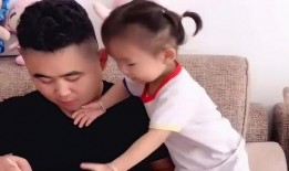 萌娃串门吃瓜视频,欢乐互动萌翻网友