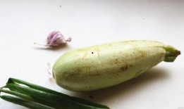 吃西葫芦瓜要削皮吗视频,西葫芦瓜去皮还是留皮？视频揭秘正确食用方法