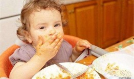 3岁小孩吃瓜视频,萌态百出笑翻天