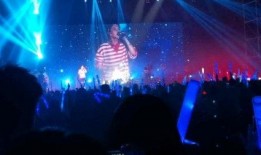 上海演唱会吃瓜视频播放,揭秘现场幕后花絮