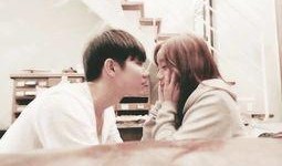 情侣亲吻吃瓜图片大全视频,吃瓜瞬间捕捉浪漫瞬间