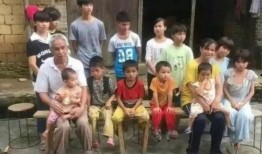 广西单身汉吃瓜视频,趣味横生的乡村生活瞬间