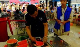 济南万达广场吃瓜事件视频